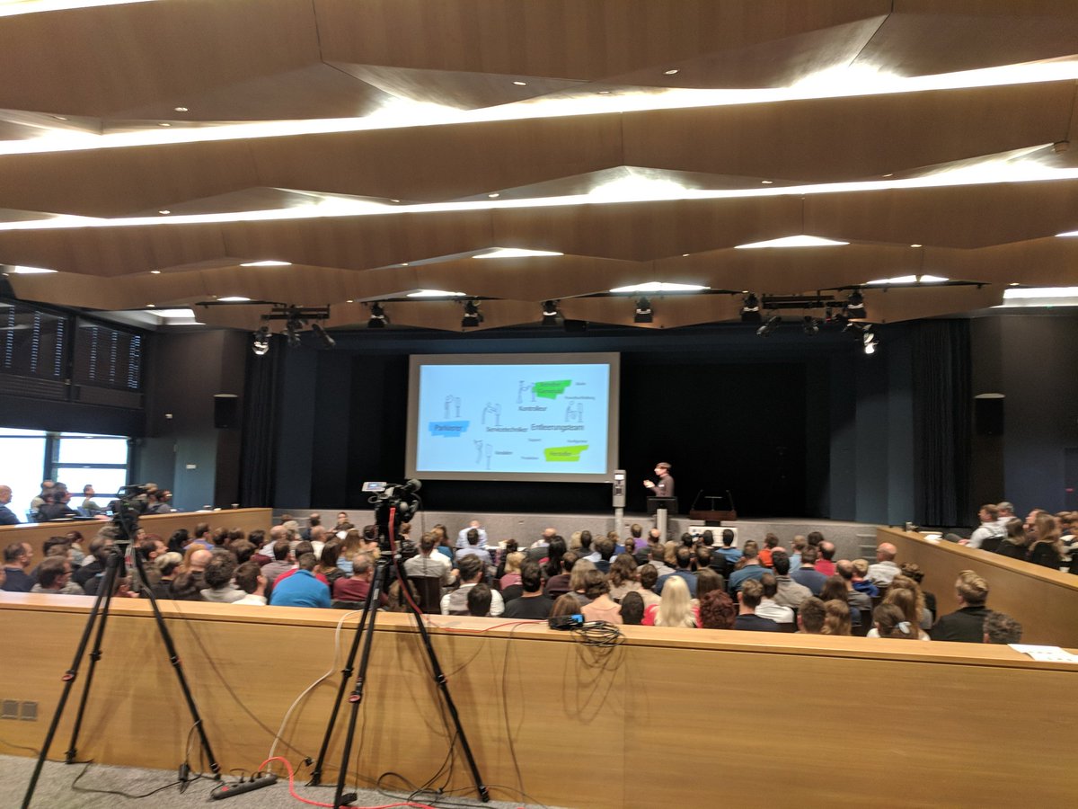 anna_hanchar's tweet photo. Wer ist in der Entwicklung von einer Parkuhr beteiligt? #wudch #wudch17 #uxschweiz https://t.co/cdgNyrJxIk