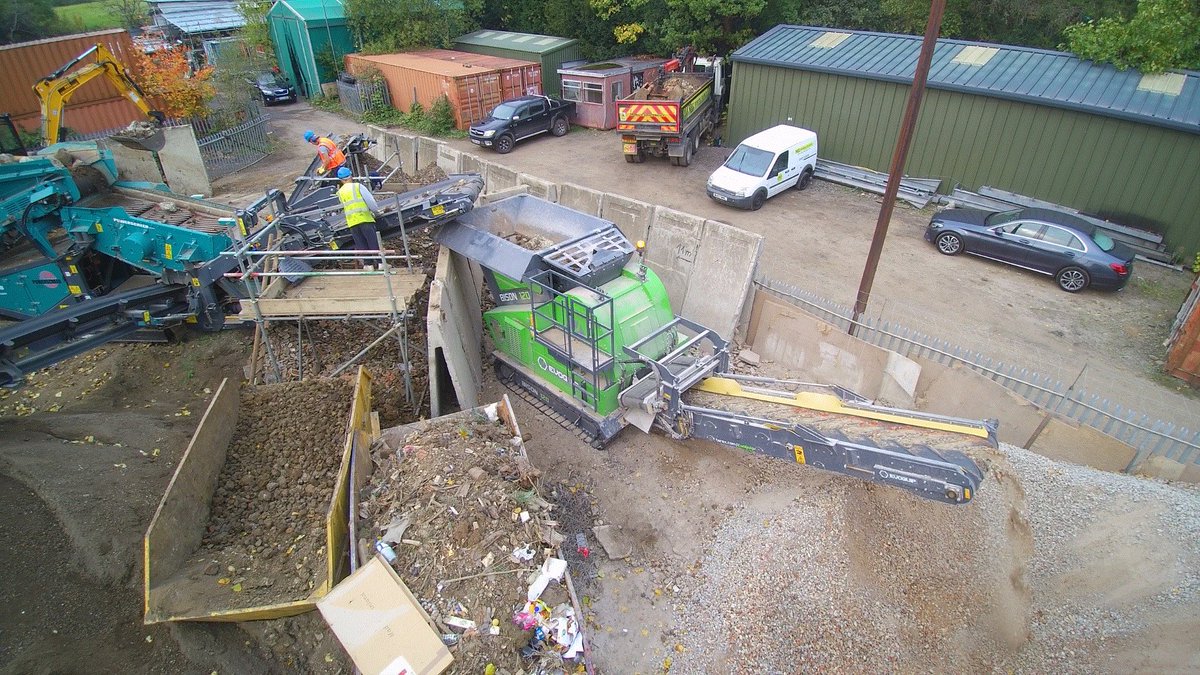 blue_machinery's tweet photo. @msgrabhire's @Evo_Quip Bison 120 #JawCrusher has a Tier IV Final engine meaning it's compliant with London 2020 emissions legislation https://t.co/g3fYzwjF4c