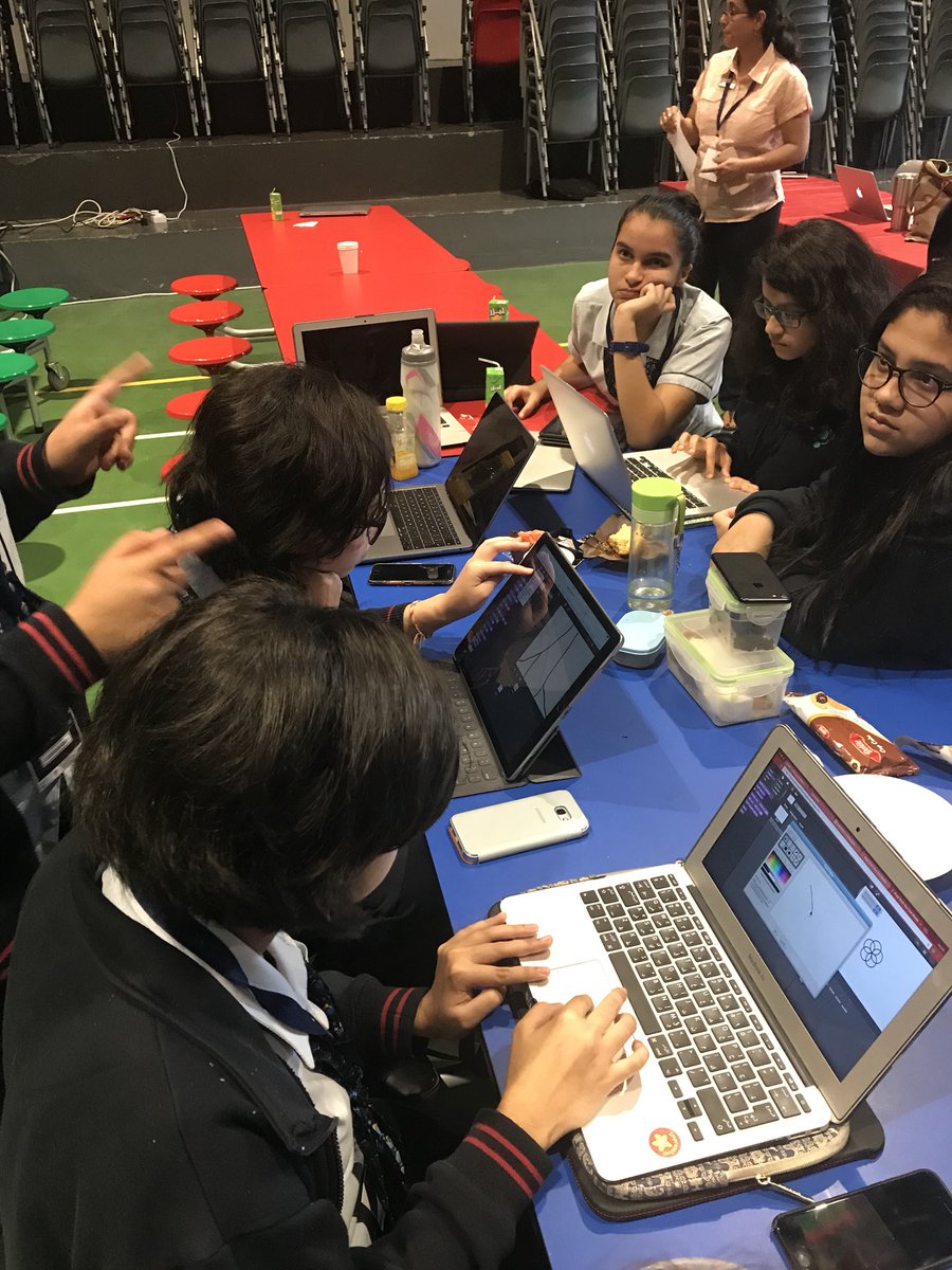 The ELG science students from <a href="/gwa_dubai/">GWA Dubai</a> drawing the UN 2030 goals using SNAP! code at #sheinnovates <a href="/GemsModern/">Gems Modern Academy</a> with <a href="/womenaco/">Womena</a>