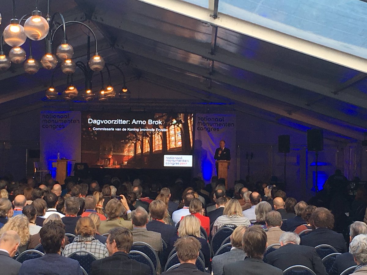 Restauratiefnds's tweet photo. Mooi! Ons bestuurslid en Commissaris van de Koning van Friesland - Arno Brok- is dagvoorzitter van het #NMC2017. Druk en sfeervol in @deBlokhuispoort https://t.co/GAaFSP1xxN