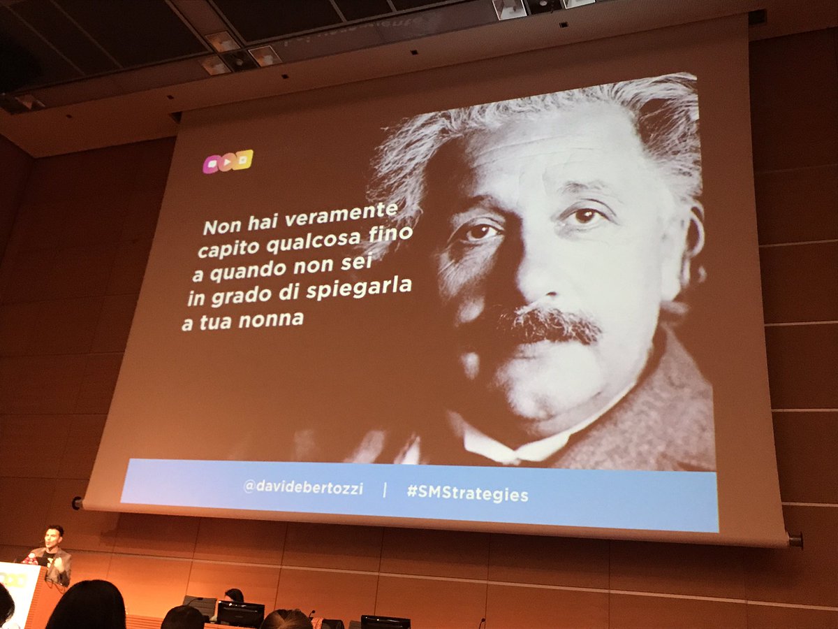 NatalyMarcis's tweet photo. "Prima prova a spiegarlo a tua nonna"                                                       L'attività di scrittura spiegata da @davidebertozzi #SMStrategies #IUSVEsocialTEAM https://t.co/hEB0YY9Qry