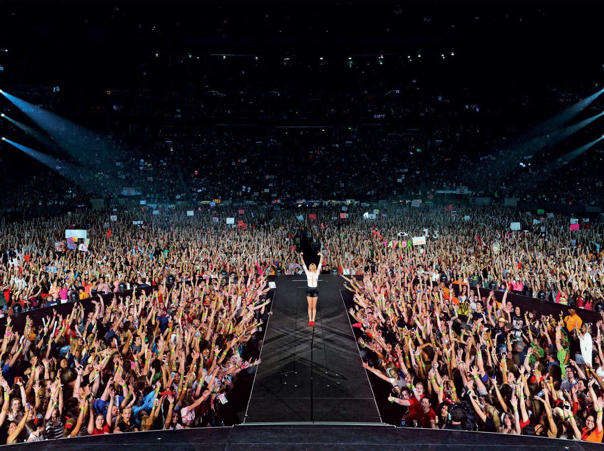 13lindaleon's tweet image. #EMABiggestFansTaylorSwift
