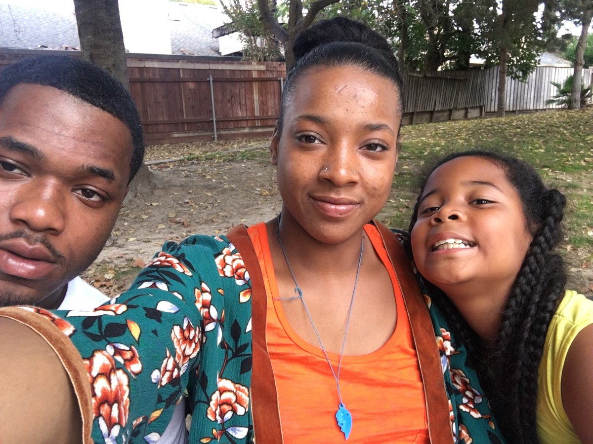 Nikaperry1's tweet photo. Happy birthday to my beautiful twins who turned 22 today unfortunately we will be spending they b day fighting for my baby life today in court.,#hecominghome #familyovereverything to many 🐍 in the grass time to cut it💯 https://t.co/TVoQ1uBPXQ