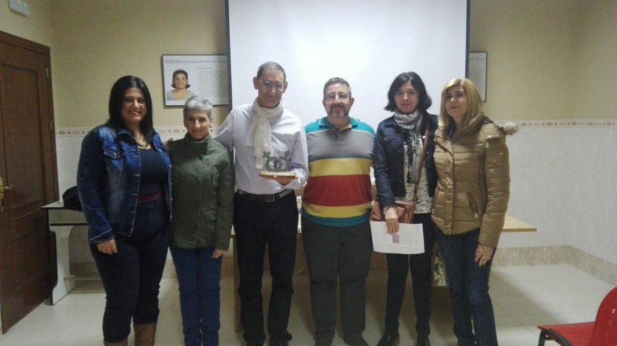 CIMPUENTEGENIL's tweet photo. Ayer en el taller de la Mesa de la Igualdad "cuidar a quien cuida" con Alejo Ortegón #PuenteGenil https://t.co/m8KXjSe4we
