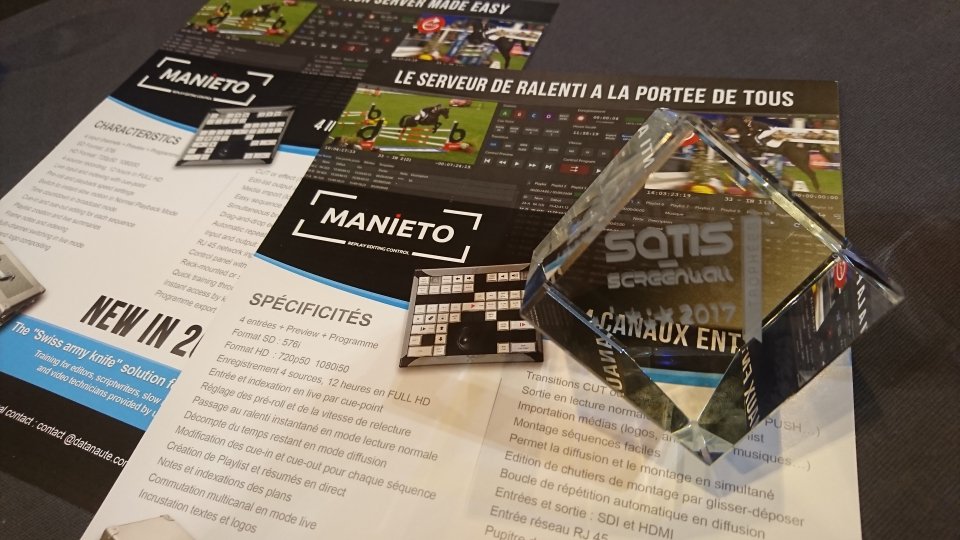 datanaute's tweet photo. Remise 1er Prix - Trophée #SATIS17 #Screen4ALL catégorie Production & Tournage https://t.co/ro2jQk29GX