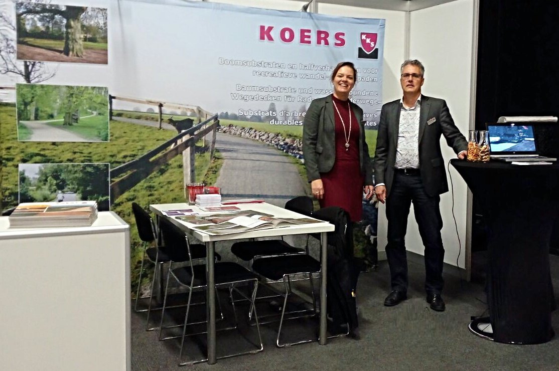 🤩Al lekker druk! Vandaag alles over onze waterdoorlatende #halfverhardingen tijdens beurs #WaterindeOpenbareRuimte #Houten 😃
Paden waterdoorlatend💧 maken &amp; inspelen op #klimaatverandering💚 #hoosbuien #wateroverlast #oplossingen via #Innovatie #WidOR Koersmix.nl