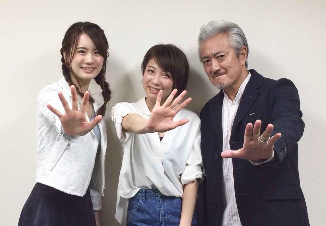 ジェノスタジオ 刻刻アフレコ現場 取材レポート 昨日アフレコ現場にて取材させていただきました 佑河樹里役 安済知佳さん じいさん役 山路和弘さん 間島翔子役 瀬戸麻沙美さんの豪華メンバー みんなで樹里ポーズ 管理人 中河 Kokkoku Anime