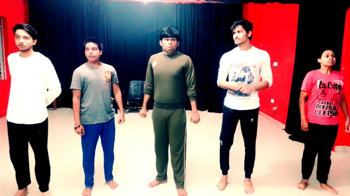 Madhu_institute's tweet photo. #Yesterday #Currentactivity #actingsession #ATPSEPT2K17Batch #RahulTiwari #MadhuInstitute #of #filmandTelevision #Filminstitute #Bhopal https://t.co/cayxee3fpY