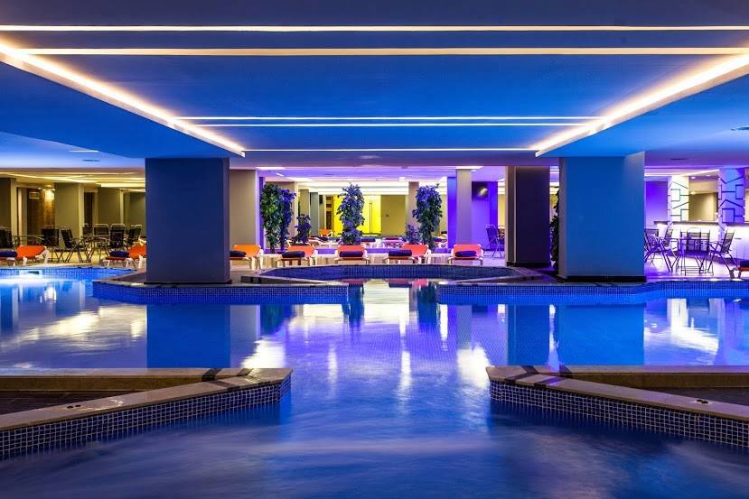 SavoyLe's tweet photo. Notre grande piscine couverte permet de profiter des bienfaits de la  baignade et de la natation été comme hiver, en famille ou entre amis #Savoylegrandhotel #Marrakech #Indoorpool https://t.co/JDMhjFvyn4