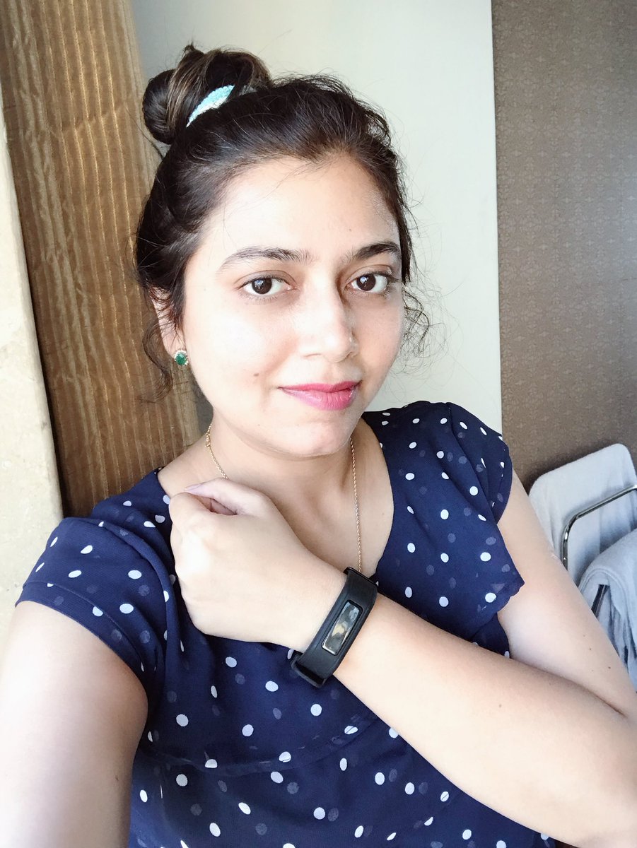 neharajpalmusic's tweet photo. My #Goquii gadget is here! Be fit &amp; earn reward points:) @AxisBank @GOQii @DoctorNene https://t.co/xURHS88ppF