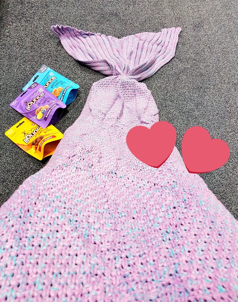 Guyyyss. Look how cosy I am. Thanks @BounceBallsUK for my remarka-ball snacks and mer-mazing blanket!