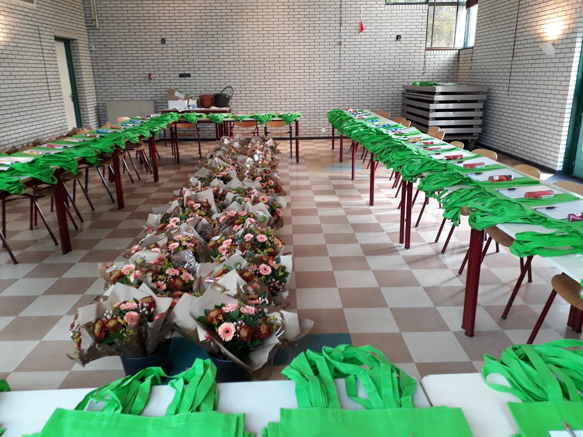 mantelzorgHS's tweet photo. Het mantelzorgcompliment staat klaar om in de gemeente Hoogezand Sappemeer uitgedeeld te worden https://t.co/LpaKxxjVDA