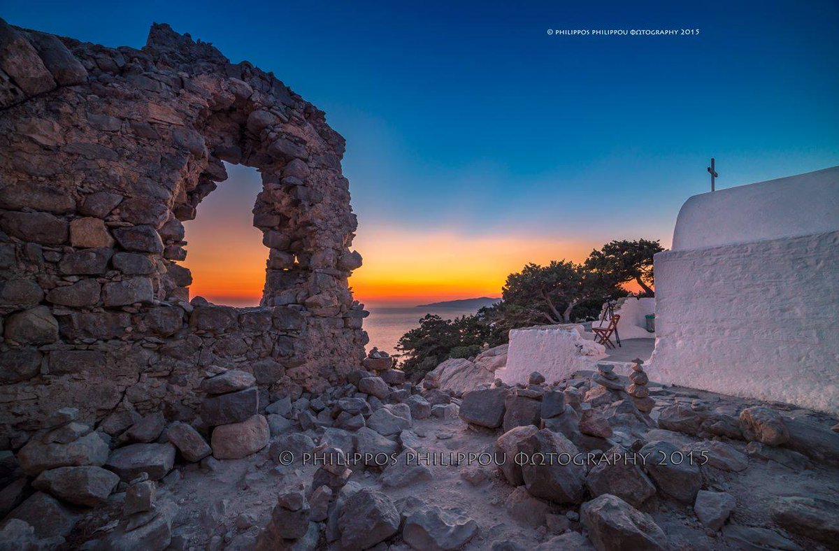 TravelRhodes's tweet photo. Colorful sunset, castle of Monolithos, #Rhodes
#TraveRhodes #Greece https://t.co/9LaePHjzIE