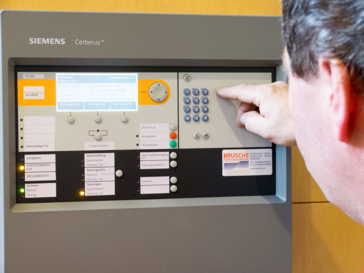 Vacature: Brusche Elektrotechniek is op zoek naar een technicus  beveiligingsinstallaties. Meer informatie zie bit.ly/2zuALiK  #vacature #elektro <a href="/BruscheElektro/">Brusche Elektro</a>