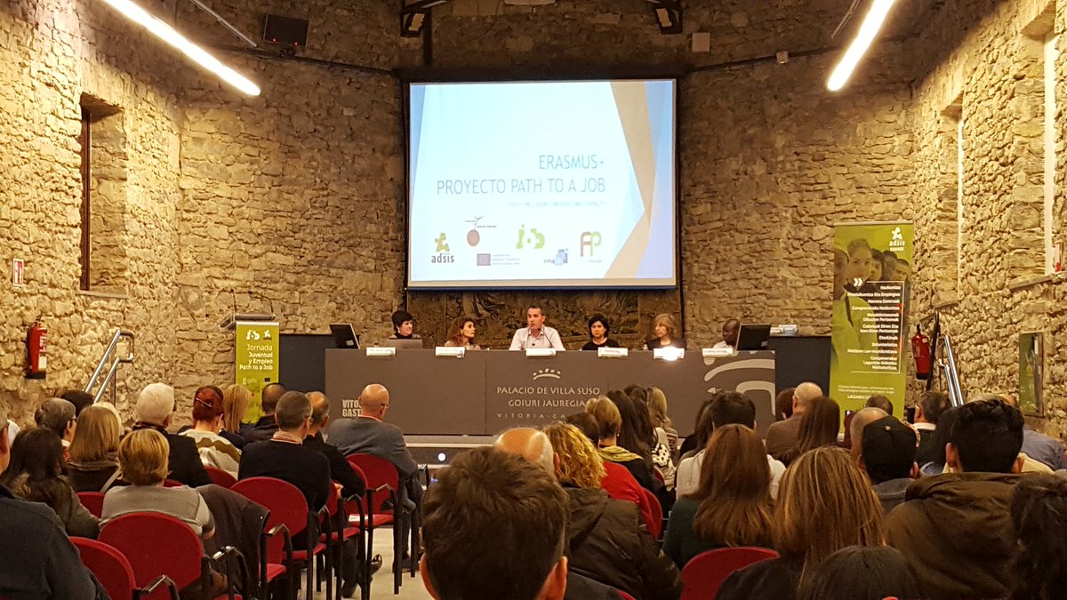 FundacionAdsis's tweet photo. Miguel Ángel Díez de @sidenoraceros recuerda que el mundo laboral es cada vez más complejo y hace falta formación, motivación, ser polivalente y tener competencias transversales #PathToAJob https://t.co/npSWJLy4p2