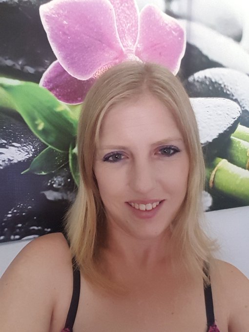 Hi ich bin vor der cam bei visit_x kommt zu mir und wir haben viel Spa&szlig; im livechat @hot_german_amateur_girls<a href="/tag/amazing"class="tags"><span>#amazing</span></a><a href="/tag/selfshot"class="tags"><span>#selfshot</span></a><a href="/tag/visit_x"class="tags"><span>#visit_x</span></a>