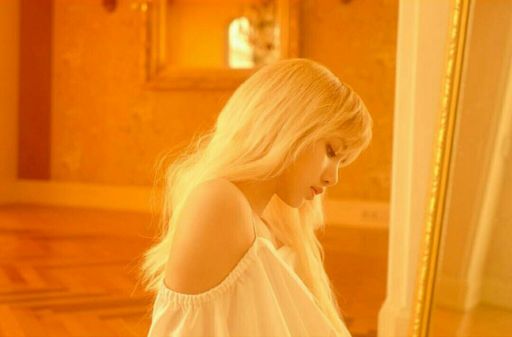 Lisa81398840's tweet photo. Today my Birthday November/9🎇🎆🎁🎉now I'm 15years old https://t.co/07fs6oSDh8