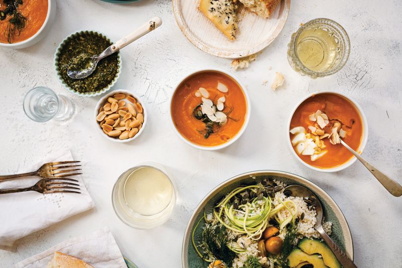 HudsonValleyMag's tweet photo. Come 4:30 p.m. on any given afternoon — before the crowds start drifting in — you’ll find the black-shirt-clad staff of Nyack’s #CommunalKitchen gathered around the bar, sharing a meal. https://t.co/Qr7dfEOFc2 https://t.co/dlfGtEqOHl