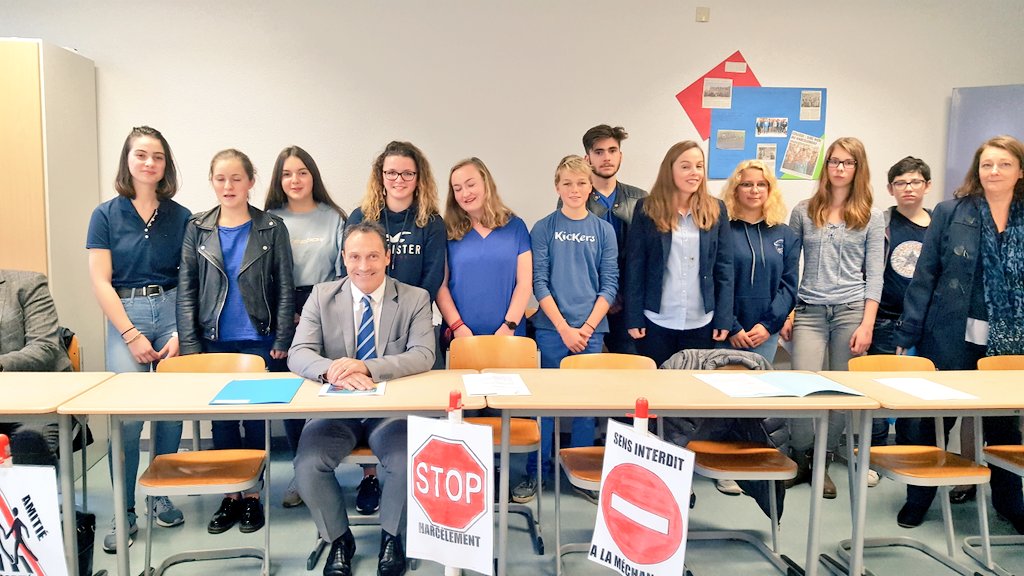acrennes's tweet photo. #NonAuHarcelement Mobilisation toute l'année des établissements @acrennes. Rencontre avec les ambassadeurs des collèges et lycées #Vannes https://t.co/mDoxOfIJid