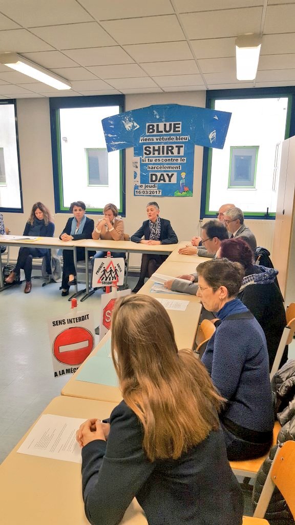 acrennes's tweet photo. #NonAuHarcelement Mobilisation toute l'année des établissements @acrennes. Rencontre avec les ambassadeurs des collèges et lycées #Vannes https://t.co/mDoxOfIJid