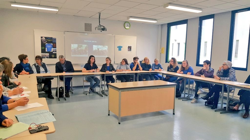 acrennes's tweet photo. #NonAuHarcelement Mobilisation toute l'année des établissements @acrennes. Rencontre avec les ambassadeurs des collèges et lycées #Vannes https://t.co/mDoxOfIJid