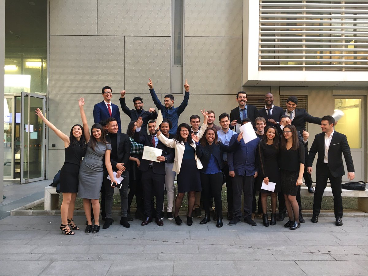 univ_paris_cite's tweet photo. Félicitations aux 33 lauréats de la promotion 2017 de l'école d' #ingénieur @ParisDiderot ! 🎗#EIDD #diplômés #réussite #avenir #alumni https://t.co/2XPN5T1joe