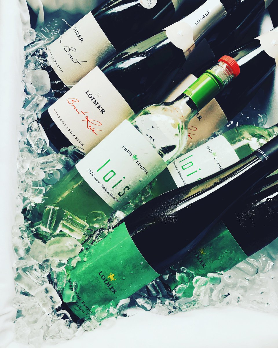 We still have a couple tables open for this week's à la carte event! 
Link in bio! 🌿🥥🍾