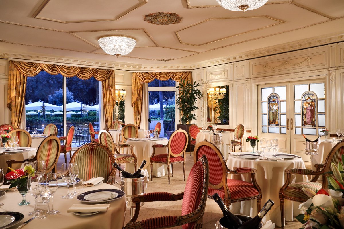 ParcoGHSPA's tweet photo. #Christmas and #NewYear #menu! #gourmet #luxurytravel #luxuryhotel  https://t.co/8RLhG5rAlM https://t.co/bzOhA24j0u