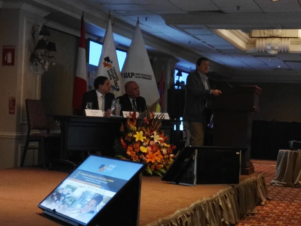 gabygalindez's tweet photo. Andrés Delich, Director de @oeiarg , habla de las #Metas2021 y el trabajo conjunto con @virtualeduca #VirtualEducaAndina Lima, Perú https://t.co/PduUbuOhv4