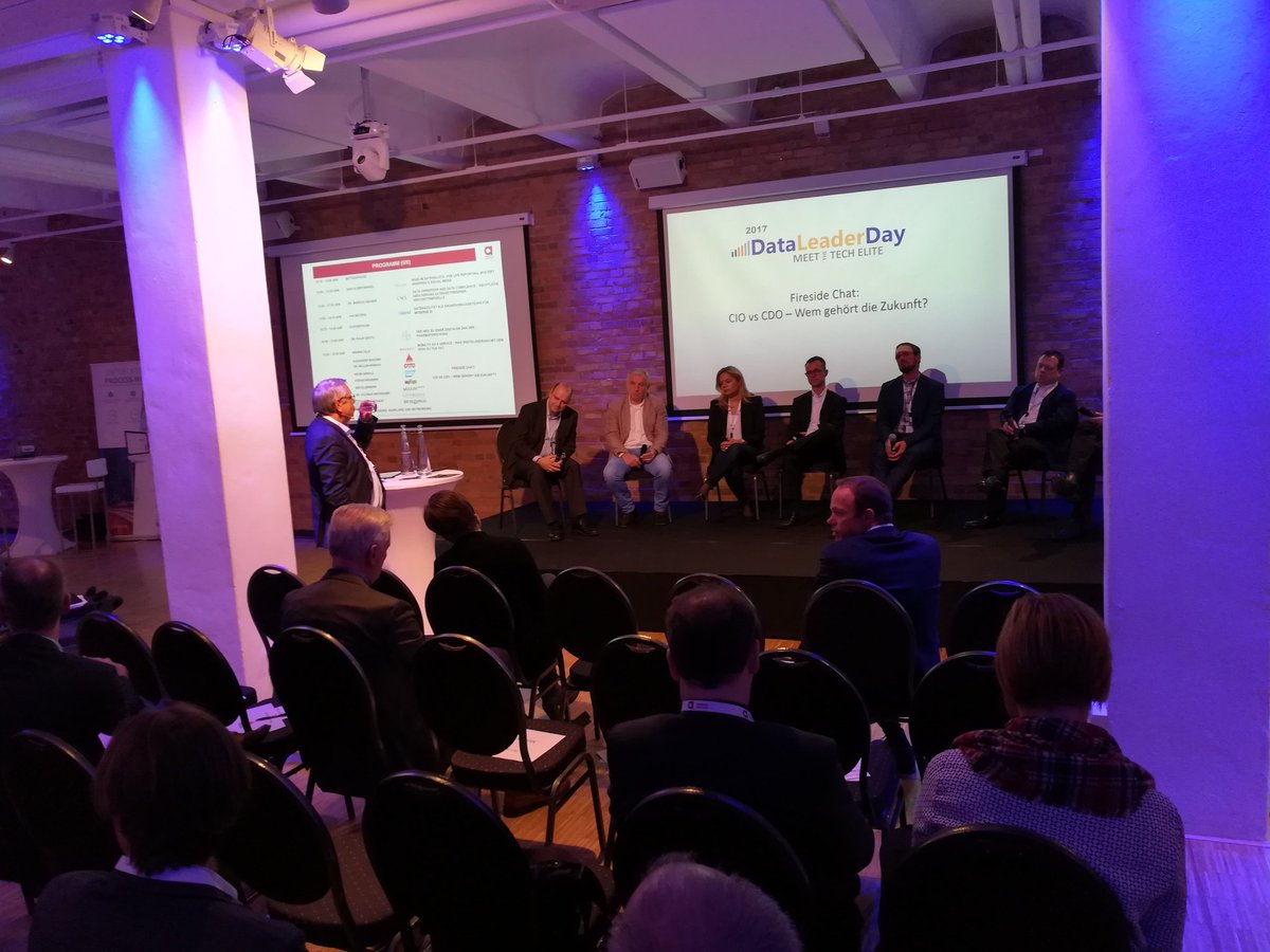 WIngenieur's tweet photo. Podiumsdiskussion, u.a. mit Dr. Müller-Wünsch @otto_de und Helen Arnold @SAP über “CIO vs CDO - wem gehört die Zukunft?“ jetzt gerade am #DataLeaderDay 2017 https://t.co/4ne2e6On21
