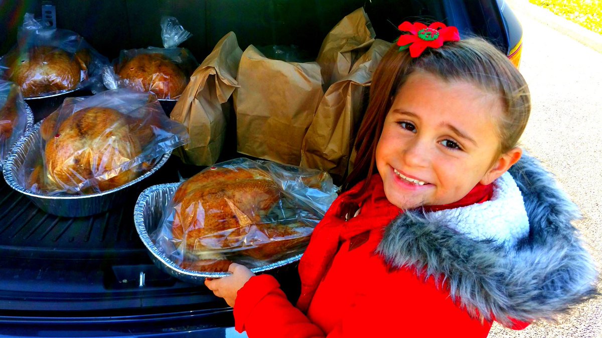 bobbychezcrabcc's tweet photo. Complete Gourmet Thanksgiving Dinner for 8-10 only $199 Fresh Turkey, Stuffing, Gravy, Mashed Potatoes or Yams, 3 Veggies and Dessert at #bobbychez @Justsaysj @phillygrub https://t.co/QFkMmu4CQz