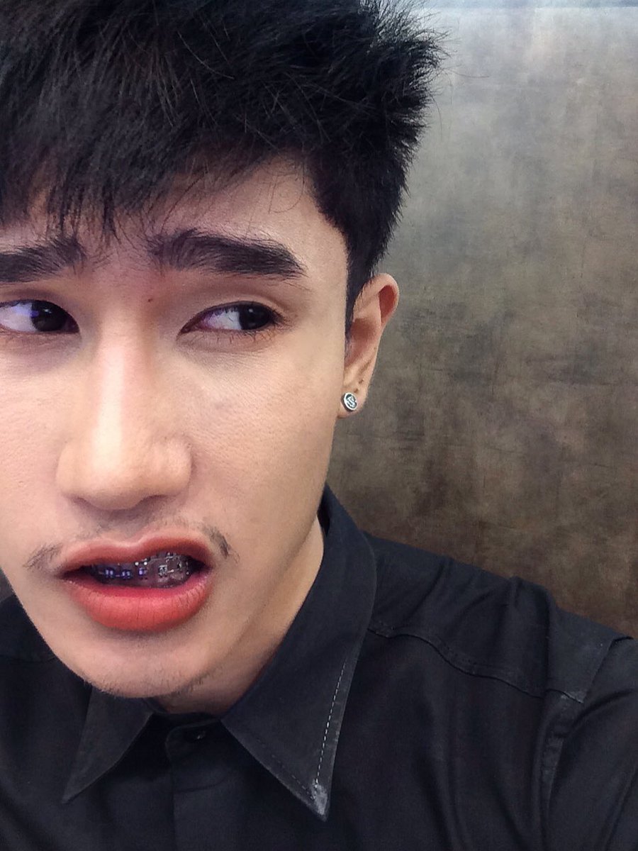 Snoff5's tweet photo. เซง! โทรสับก็จะพัง ตังค์ยิ่งไม่มี 😩😣 https://t.co/Q5slsVGVuy