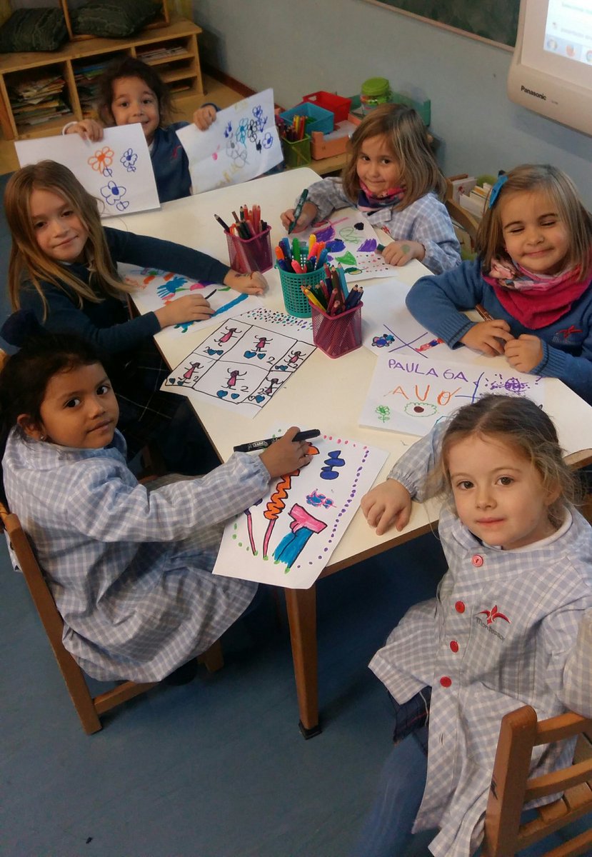 luciag_93's tweet photo. Somos unos artistas! 🎨🍁🍂🍃 @MontessoriZgza https://t.co/PoS7m0QvPT
