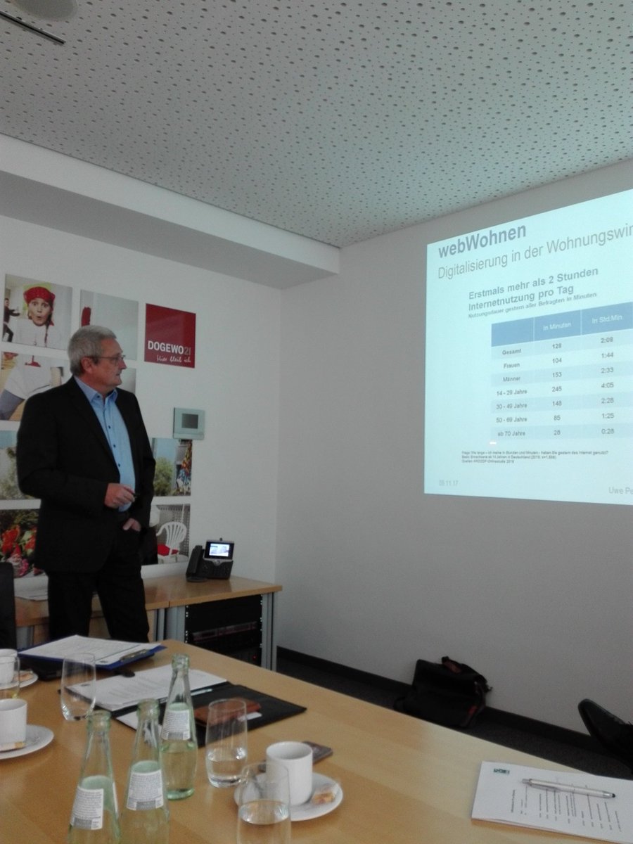 VdWRW's tweet photo. AK Marketing und PR zu Gast bei der #Dogewo in #Dortmund mit Exkursion zu Projekten in der Nordstadt und zur Dreifaltigkeitskirche https://t.co/8p8Jd4aMlG