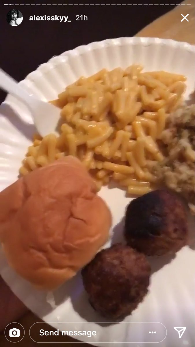 This why Fetty Wap don’t claim Alexis Skyy 😂😂😂😂😂