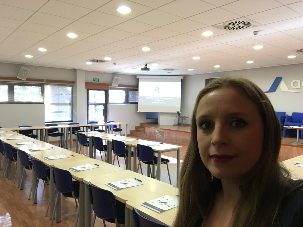 Estherasv's tweet photo. Todo listo para comenzar el #TallerSVcomunicacionMK para empresarios. Más de 30 alumnos confirmados. #ÉxitoParticipación https://t.co/Nkkc0h2ZuO