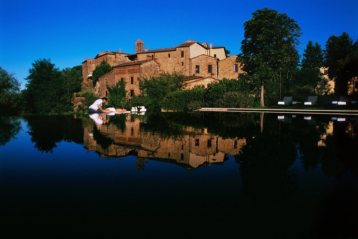 WaterstoneM's tweet photo. Another magical stay & experience at #CastelMonastero! 🌟 Check out this hidden oasis in #Siena #Tuscany #Italy : https://t.co/pBRTv5Yd6S
.
.
.
.
#Travel #travelagent #travelphotography #traveltips #travelinspires #traveling #Italia #VisitItaly #LuxuryTravel #LuxuryHotel #hotels https://t.co/xo9OwRhnmn