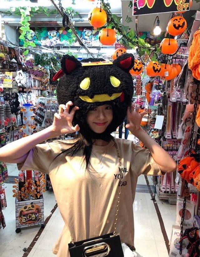 foxrthchild's tweet photo. tbt pro Halloween mais adoravel do mundo @octjei https://t.co/5UWhN3FSly