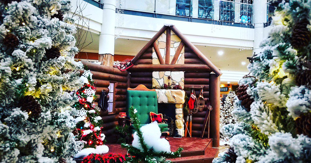 Santa arrives in Center Court @ 5:30 pm b4 making his way to the Frosty Forest for the first snowfall! #letitsnow