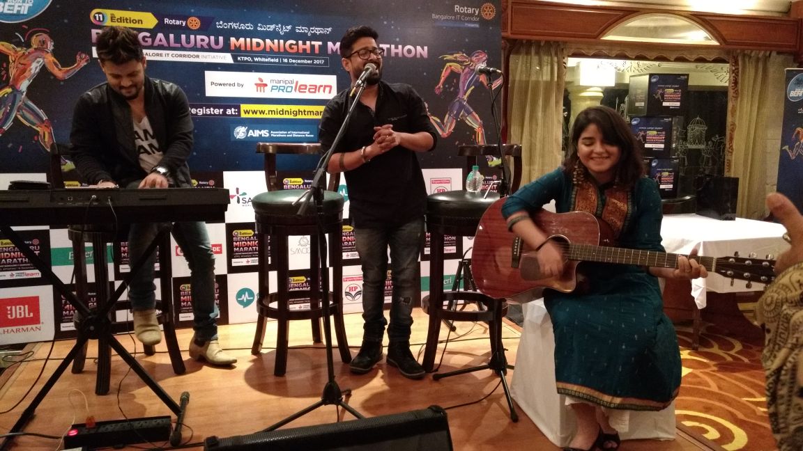 BMM_in's tweet photo. @ZairaWasimmm has arrived and is jamming with the band! And the BMM fundraiser is in full swing! #Fundraising #ZairaWasim #SecretSuperstar #Bengaluru #RBITC #BMM2017 #acousticguitar https://t.co/exyTU9dZXy