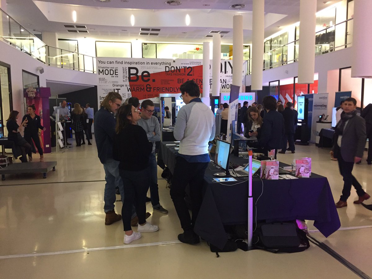 VinceDeloffre's tweet photo. #tech4retail ça décape ! Bravo @happychicgroup ! Avec @AskAnna_app on a rarement fait des salons aussi intenses et riches en échanges. https://t.co/3SAJc8CJa5