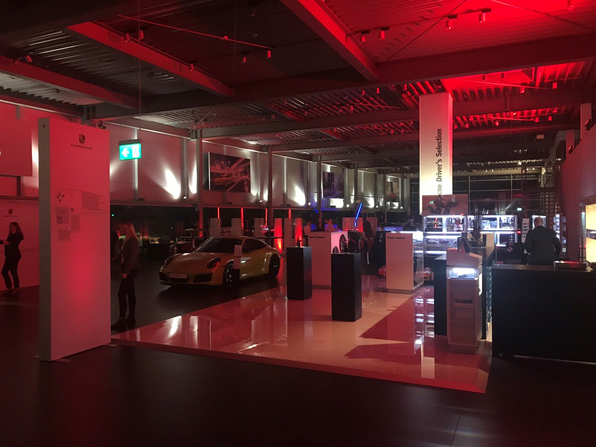 CarmatoInfo's tweet photo. #speedpitching #porschehamburg im #porsche #panamera
sensationeller Abend und super location für einen #pitch #carmato #startup #perfectpitch #autohandel 4.0 #click2buy https://t.co/mDv3guRZ70