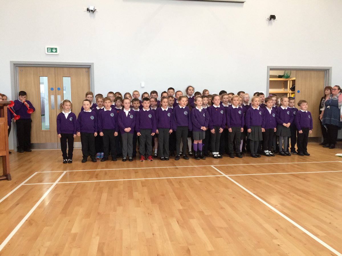 roj4084's tweet photo. @cyngormon @AlbertOwenMP Diolch I blant a staff Ysgolion #Cybi a #RhydYLlan heddiw. Agoriad swyddogol Gyda @Kirsty_Williams Diolch am eich crefnogaeth !! https://t.co/7KlMHfVSzL