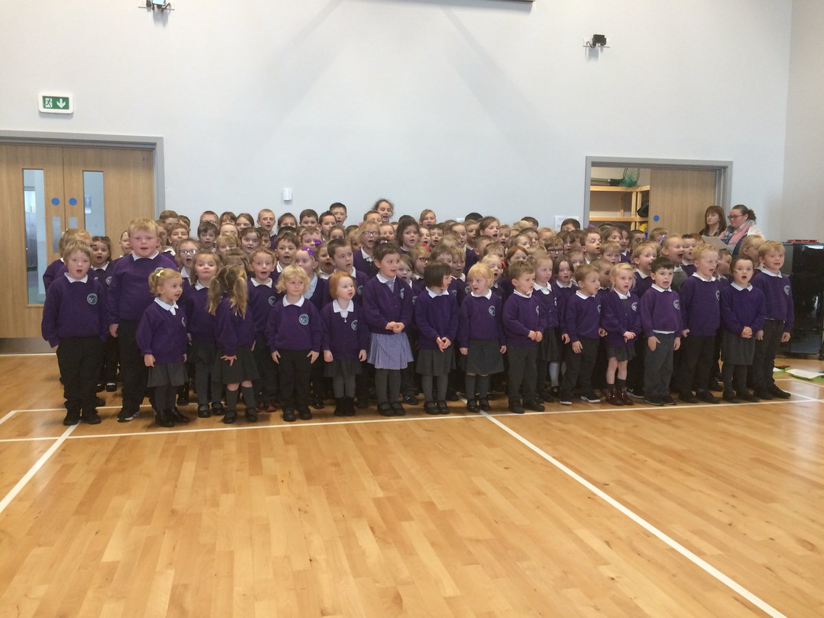 roj4084's tweet photo. @cyngormon @AlbertOwenMP Diolch I blant a staff Ysgolion #Cybi a #RhydYLlan heddiw. Agoriad swyddogol Gyda @Kirsty_Williams Diolch am eich crefnogaeth !! https://t.co/7KlMHfVSzL