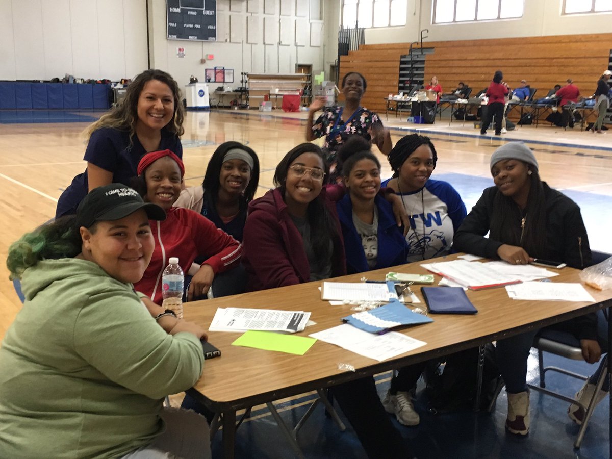 APSSportsMed's tweet photo. We have some fabulous HOSA students here @APSWashington ! We are So thankful for your help and donation faculty, staff and students! https://t.co/hsnngAwO7k