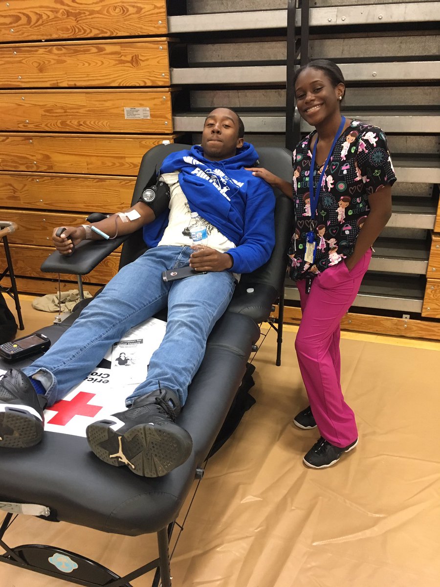APSSportsMed's tweet photo. We have some fabulous HOSA students here @APSWashington ! We are So thankful for your help and donation faculty, staff and students! https://t.co/hsnngAwO7k