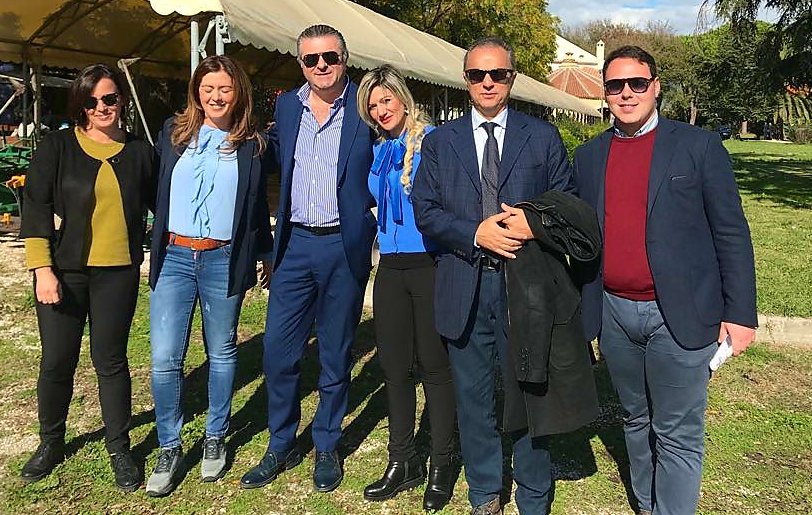 MarateaVito's tweet photo. Interessante mattinata all'Azienda  Improsta, dove si è svolto l'incontro dal titolo " Fattorie didattiche...agricoltura da Vivere".
Un momento di promozione delle fattorie didattiche, che sono delle realtà con le quali si cerca di ri-avvicinare le città e il mondo rurale. https://t.co/9NEVAH0hYf