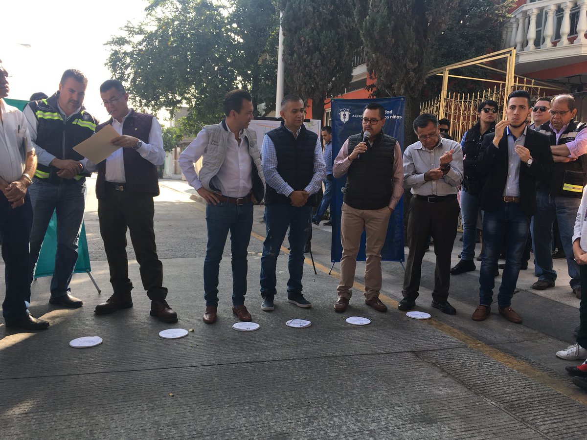 salvavillasenor's tweet photo. La comunidad de Parques del Auditorio agradece al Pdte. @PabloLemusN los programas de #ZapopanPresente y Escuelas #ConEstrella, así como las obras públicas https://t.co/VXh4YZ0gzg