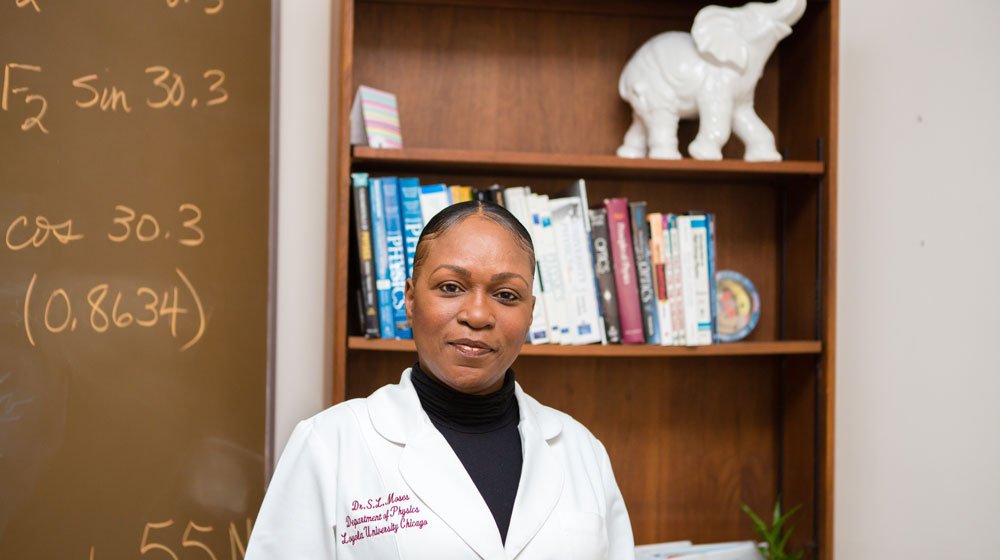 Loyola_Alumni's tweet photo. Physics lecturer Sherita Moses, PhD, recently invented a new drug that fights an aggressive form of breast cancer. https://t.co/25U2I1AWid https://t.co/JD6B4z2iJF