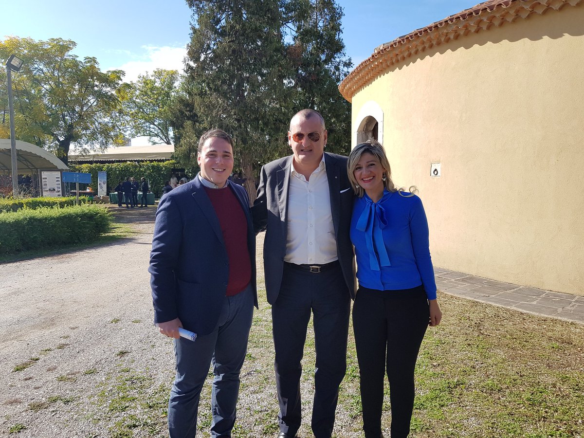 MarateaVito's tweet photo. Interessante mattinata all'Azienda  Improsta, dove si è svolto l'incontro dal titolo " Fattorie didattiche...agricoltura da Vivere".
Un momento di promozione delle fattorie didattiche, che sono delle realtà con le quali si cerca di ri-avvicinare le città e il mondo rurale. https://t.co/9NEVAH0hYf